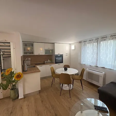 Apartment Babina Hiza *
